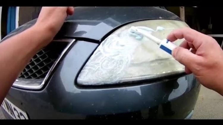 Quelques astuces pour nettoyer les phares de sa voiture