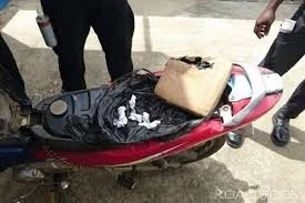  Traoré et Diarrassouba utilisent leur moto pour vendre de la drogue.