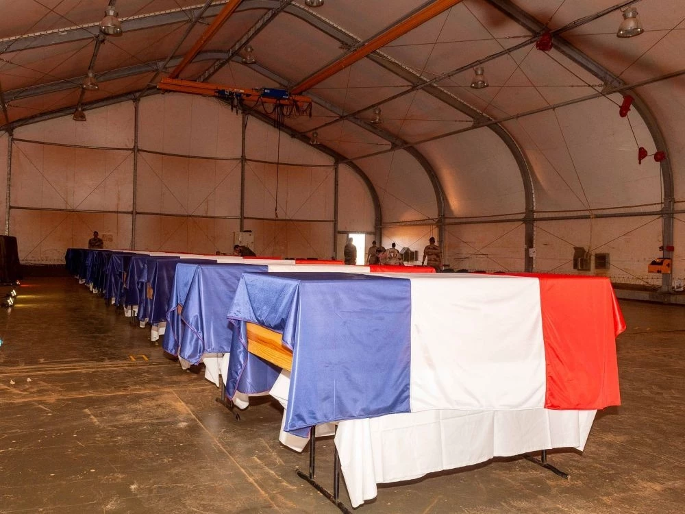 Le groupe ISWAP déclare que les deux hélicoptères impliqués dans la collision mortelle se sont percutés alors que l'un d'eux était pris sous le feu de ses combattants.