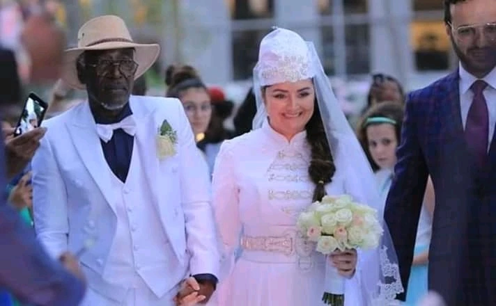 Alpha Blondy est accusé de bigamie.