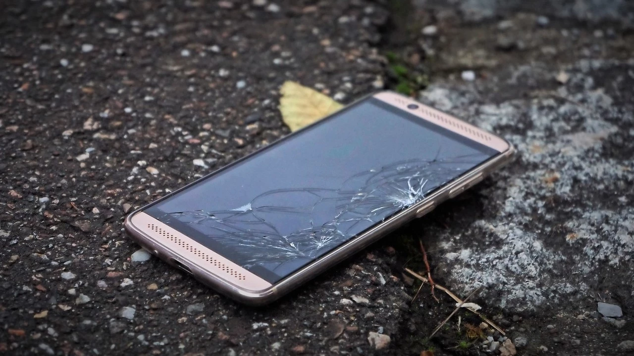Pour un téléphone portable, une prostituée fait tuer un jeune homme.