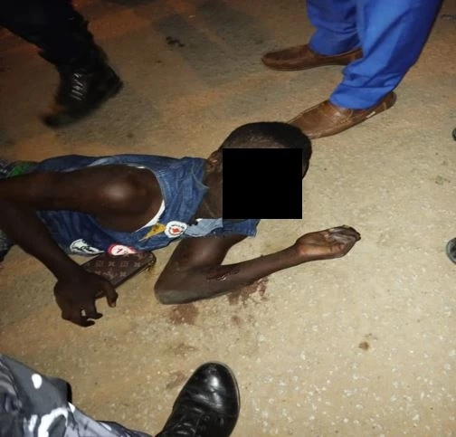 L’un des agresseurs a été blessé par balle au pied alors que ceux-ci menaçaient la vie du gendarme qui est intervenu.