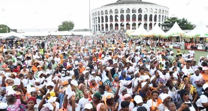 Les femmes du Rhdp ont bravé le soleil et la chaleur pour fêter la victoire de leur candidat.