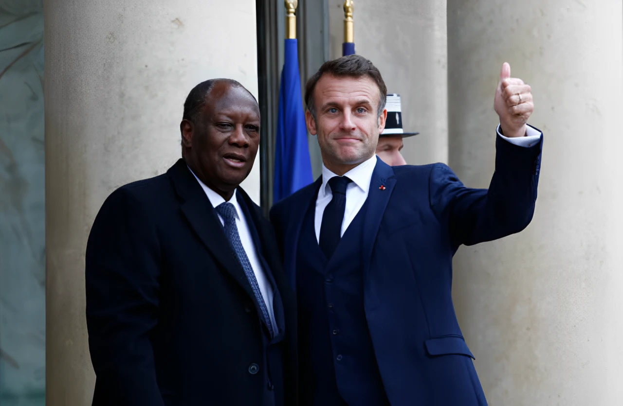 Alassane Ouattara et Emmanuel Macron à Paris, le 21 novembre 2023. Ph : IAN LANGSDON