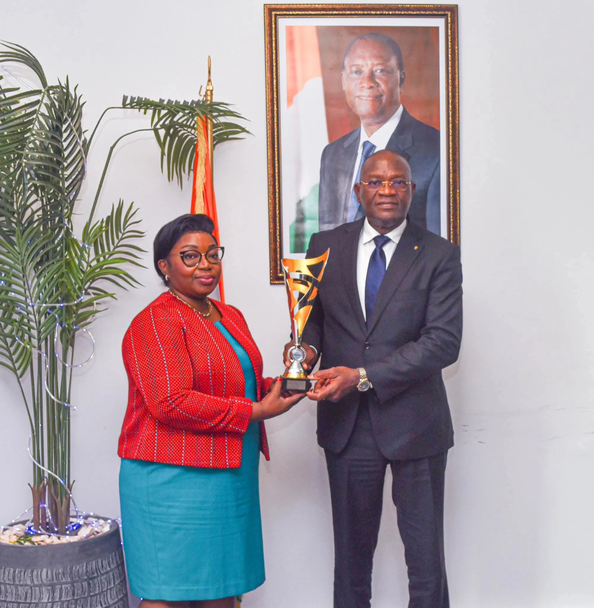 LE BATONNIER IVOIRIEN CHEZ LE MINISTRE DELEGUE AU SPORT (PH:DR)