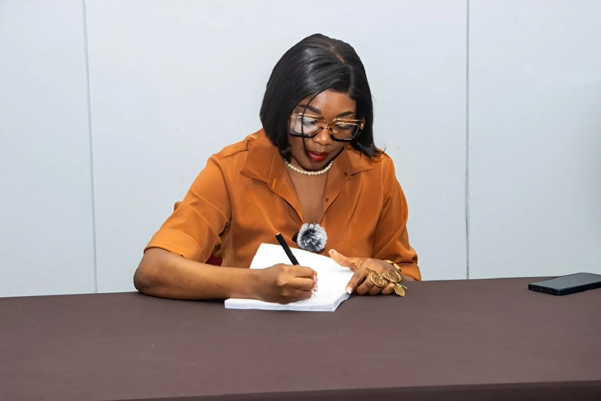 Livre/ ''Mon parcours vers une vie plus légère'' : Une confession inspirante de Necy N'dri