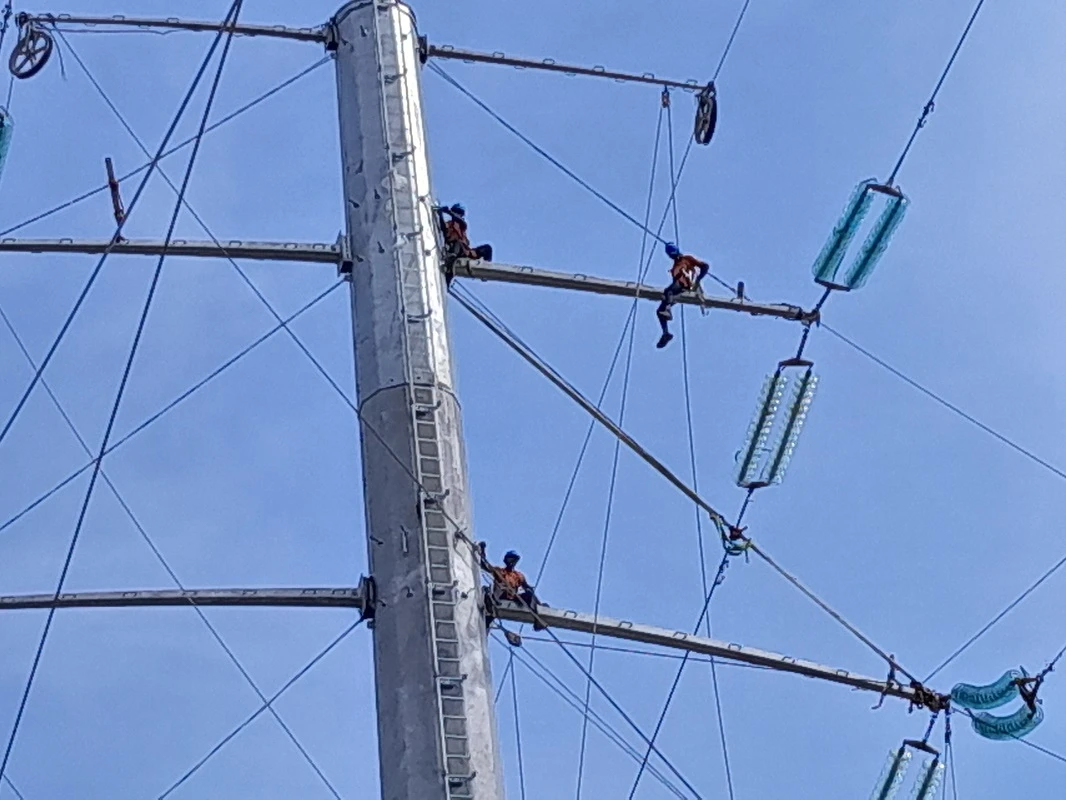 Les techniciens de la CIE sont à pied d'œuvre pour finir les travaux cette semaine