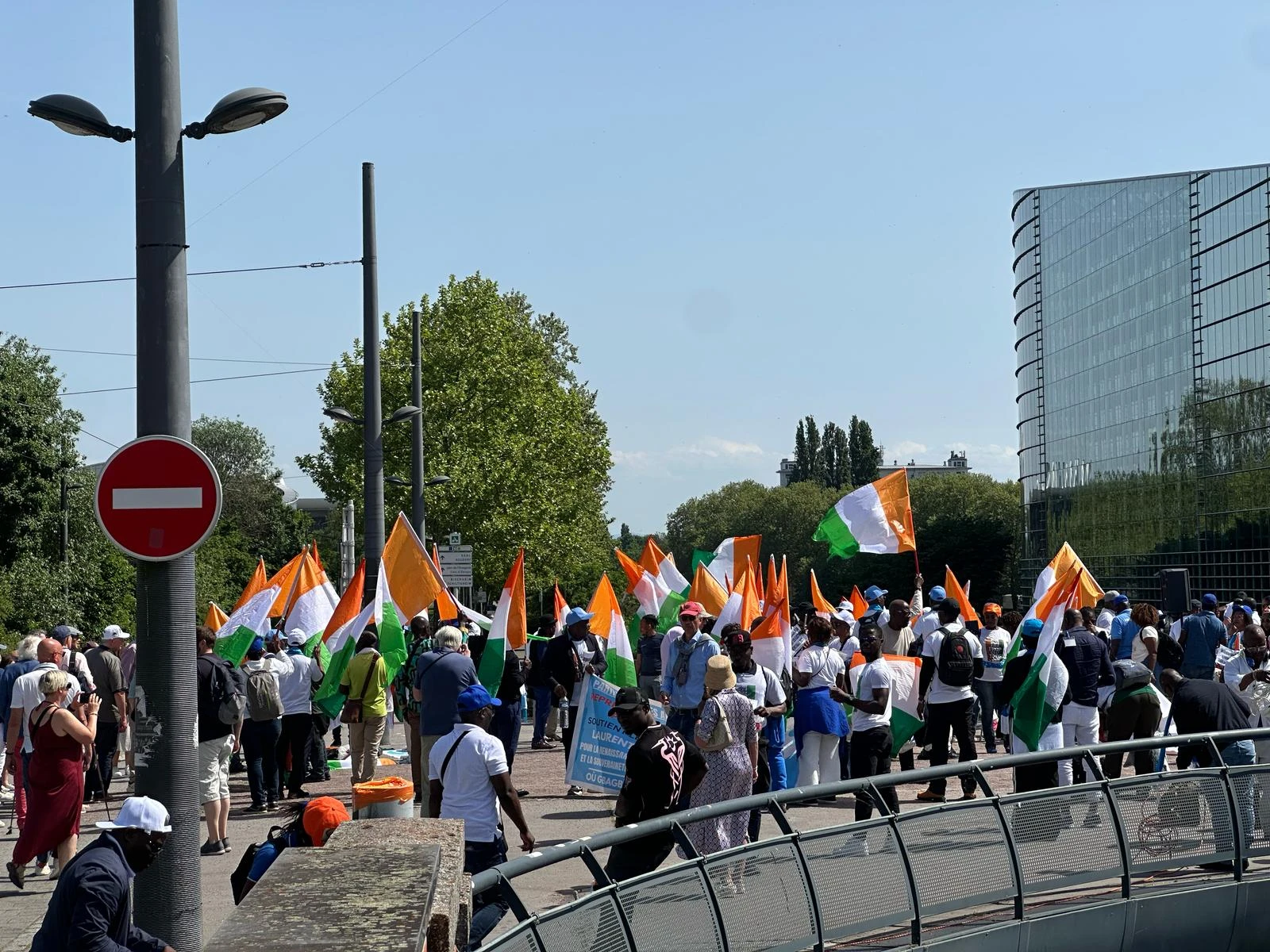 En France, les partisans de Gbagbo et Soro assiègent le Parlement européen