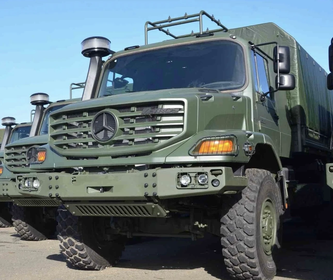 UN CAMION MILITAIRE MERCEDES (PH:DR)