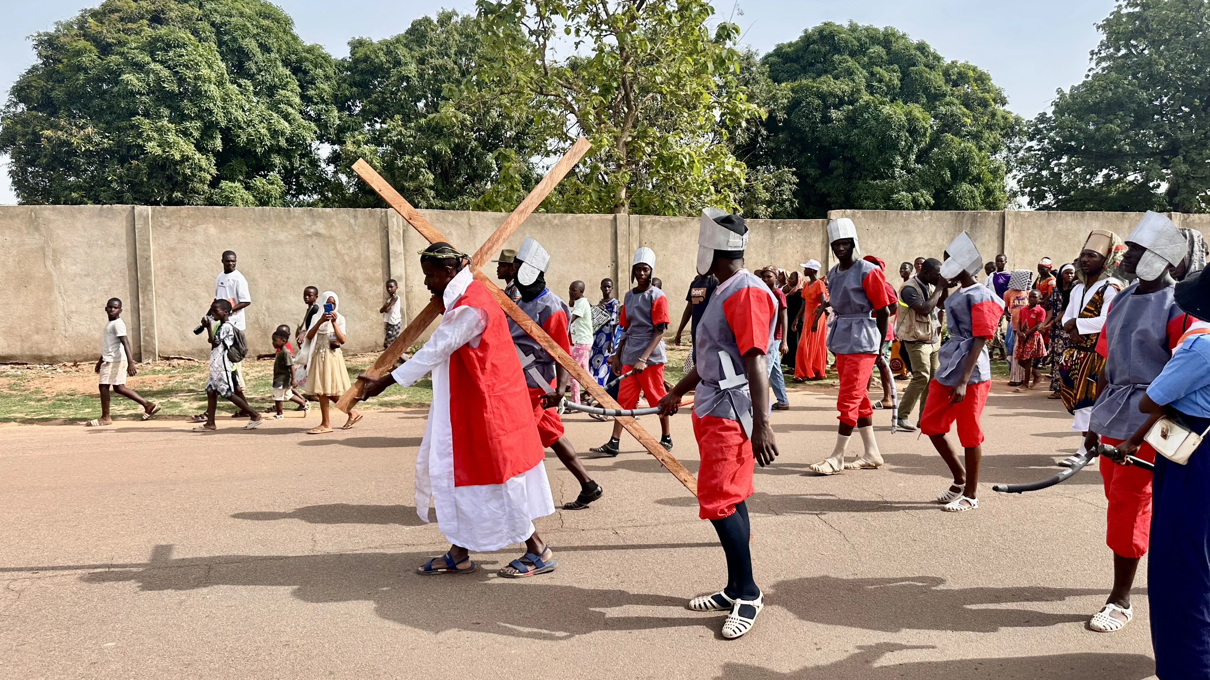 Chemin de croix: Les chrétiens appelés à persévérer dans la foi tout en respectant la croyance des autres