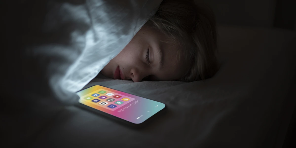 Dormir avec son téléphone : le vrai danger qui perturbe vos nuits