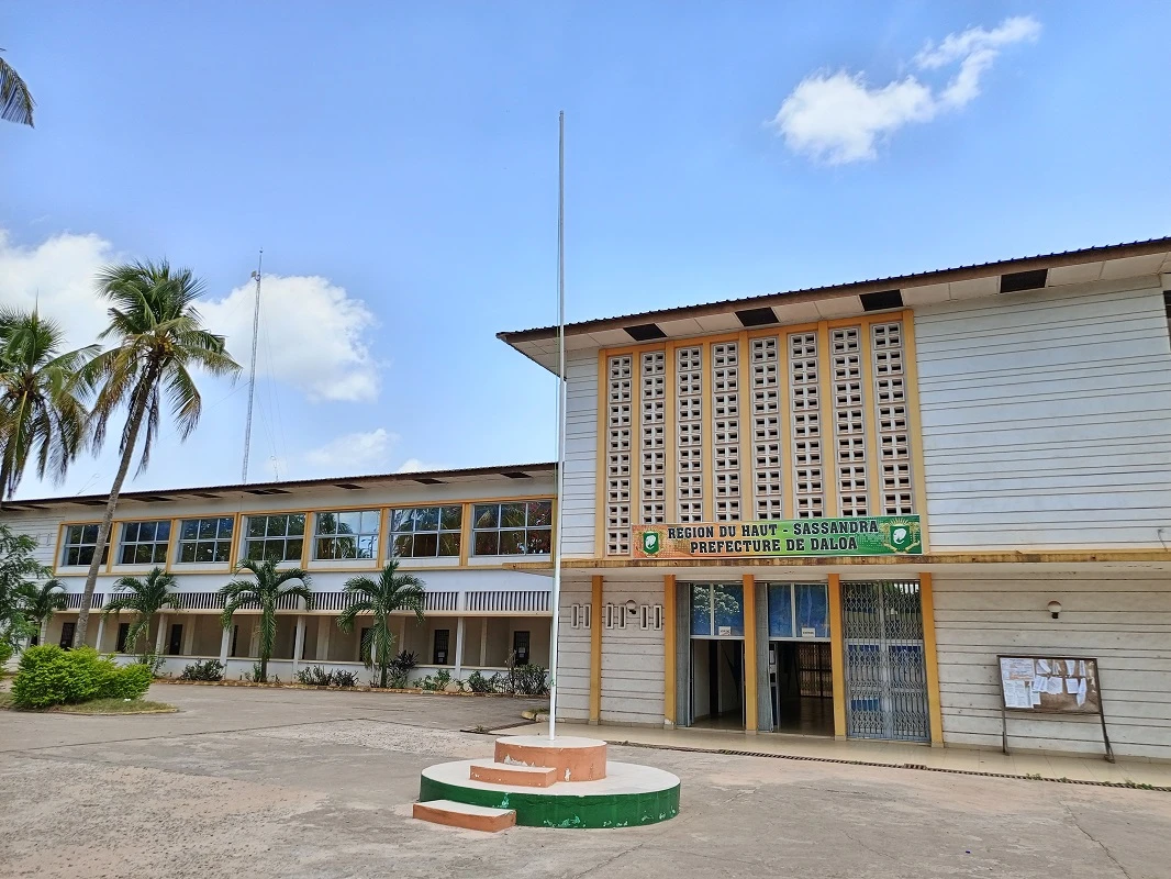 Promotion de la lecture : l’ONG Educ Tech Africa offre une bibliothèque à la mairie de Daloa