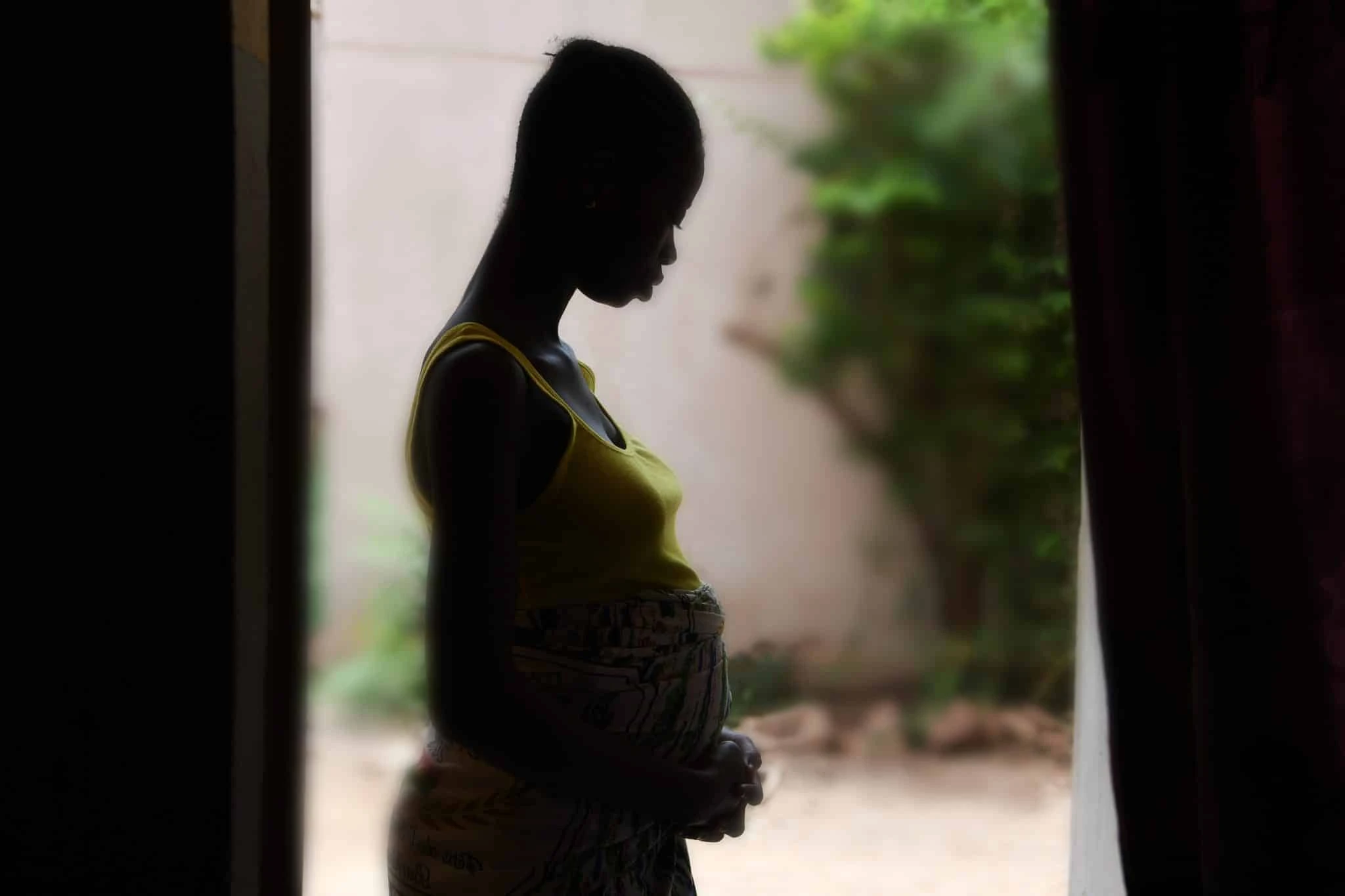 Sous le toit familial : Le calvaire d’une petite fille violée par son cousin pendant 7 ans