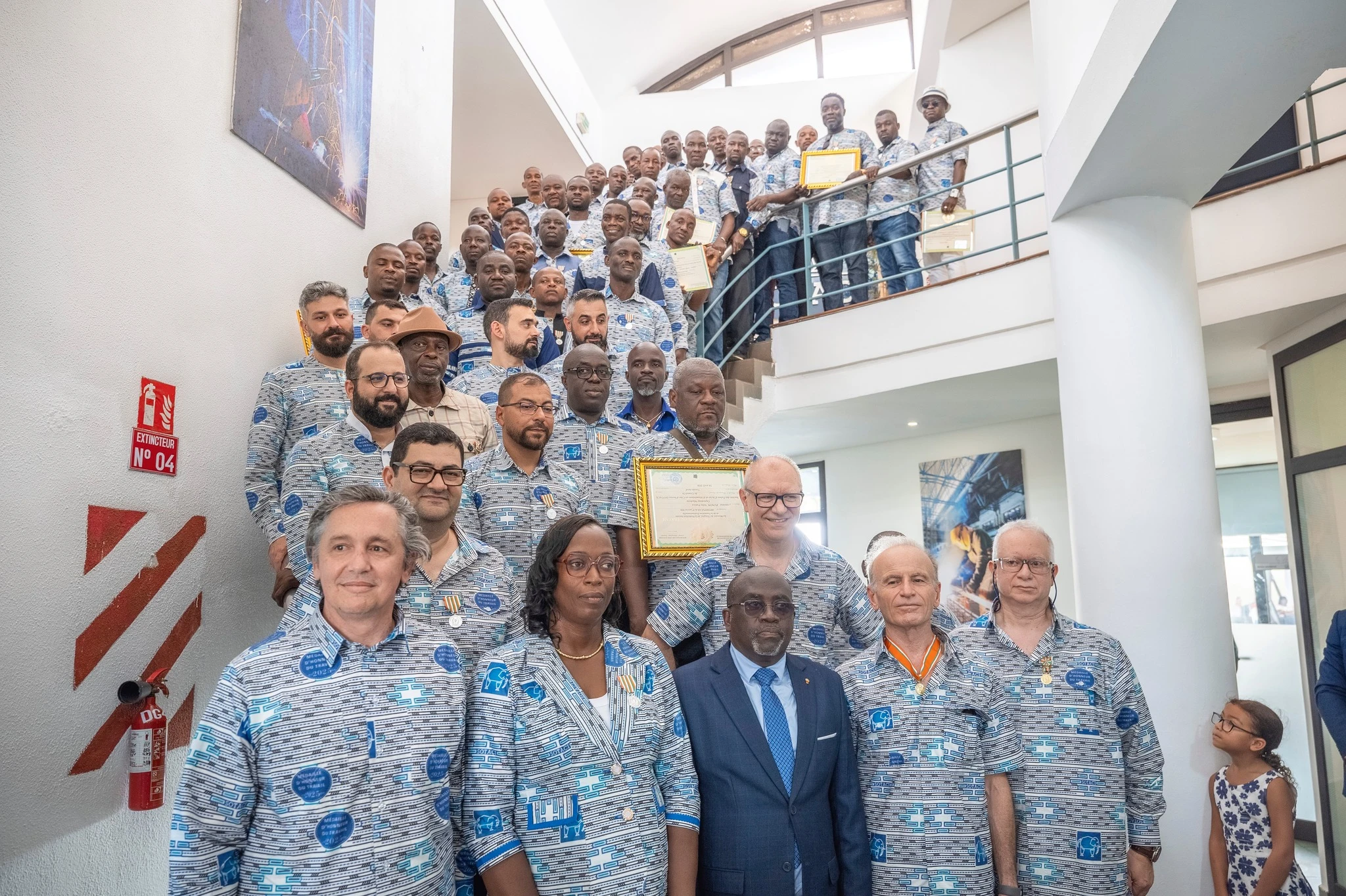 Promotion de l'excellence : 51 agents de la SOTACI reçoivent la médaille d'honneur du travail