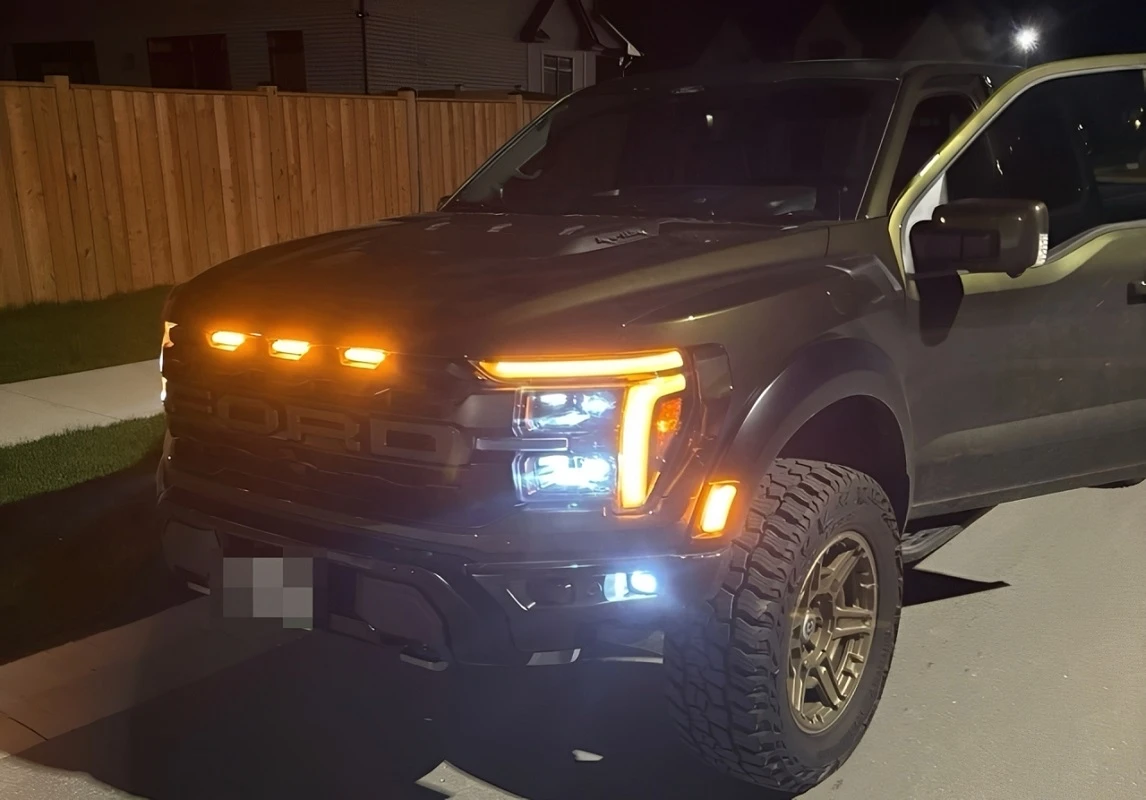 International Trafficking of Stolen Luxury Cars: A Young Woman Arrested in Togo, Investigation Expands
