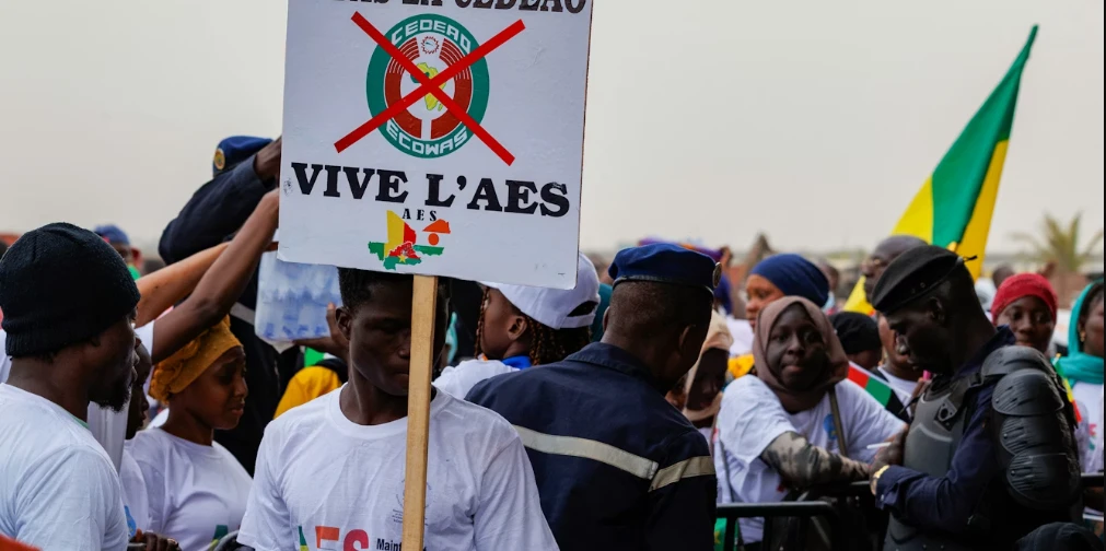 L'AES pleure, ils se moquent : à Abidjan, le bal des vautours et le complexe du 