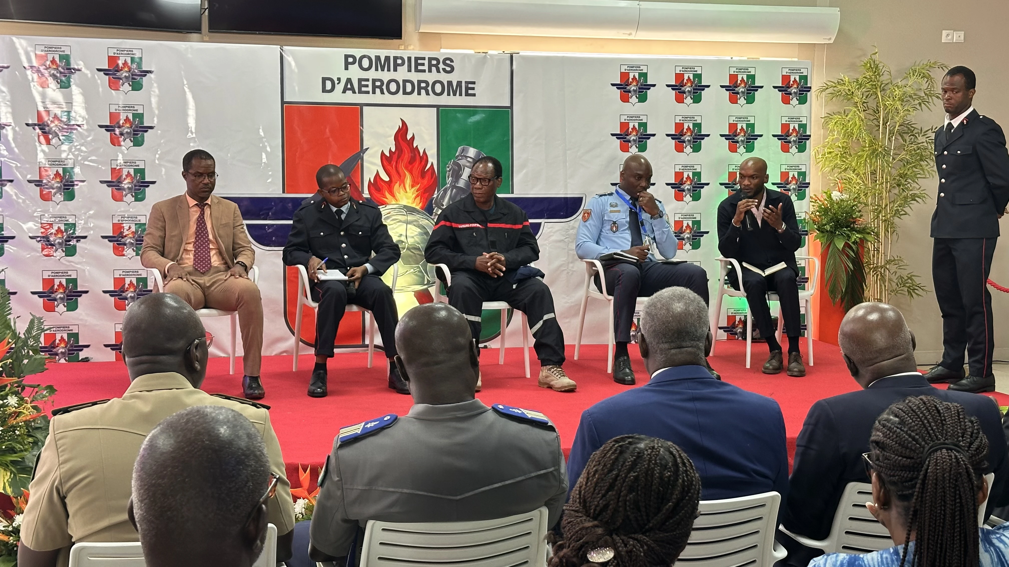 Côte d’Ivoire : les pompiers d’aérodrome sensibilisés sur le sauvetage en 3 minutes chrono en cas d’incendie