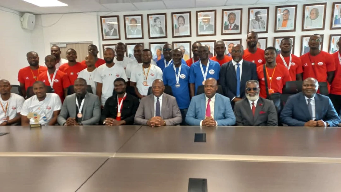 Championnat d’Afrique des clubs de handball : Le Red Star célèbre sa médaille de bronze avec le Ministre Adjé Silas