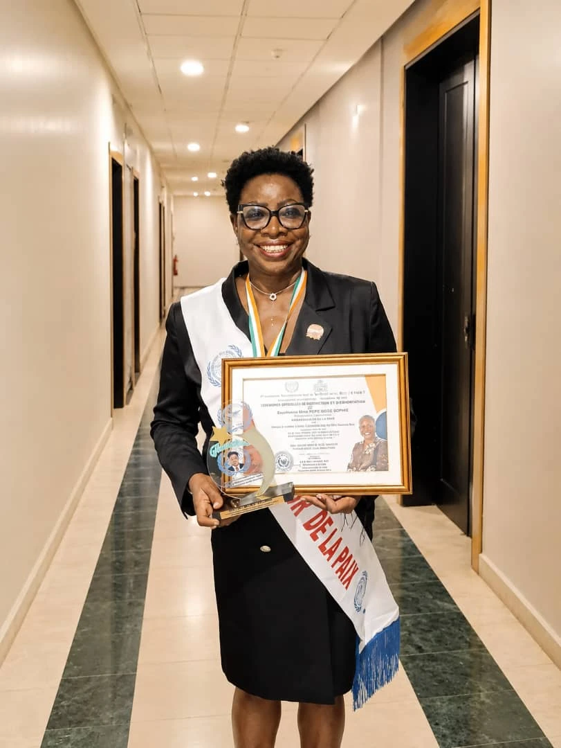 L'ONG La Porte de la Nouvelle Espérance honorée, Mme Pépé Sophie nommée ambassadrice de la paix