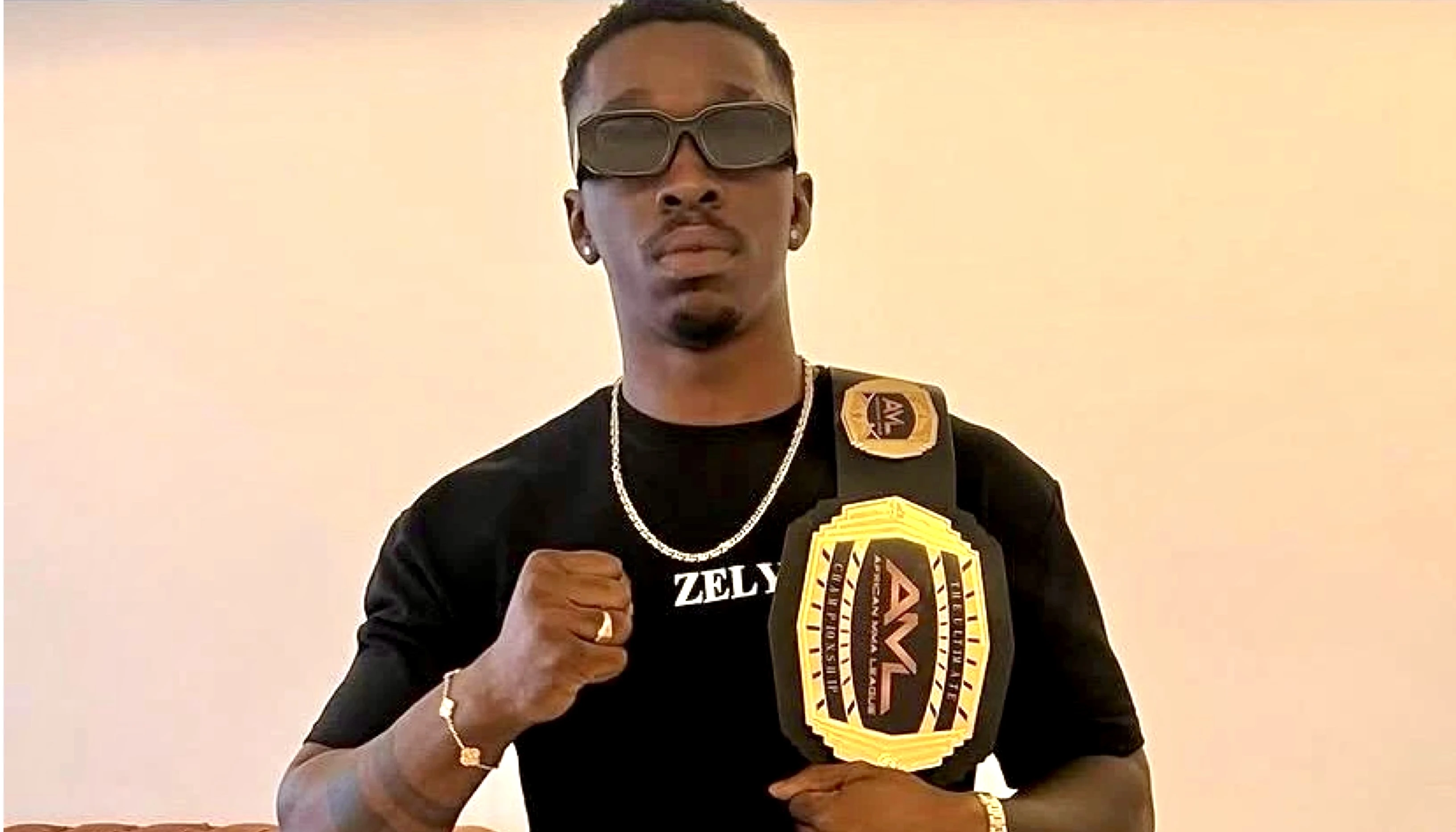 Kommander Samo signe avec PFL Africa et passe au MMA professionnel