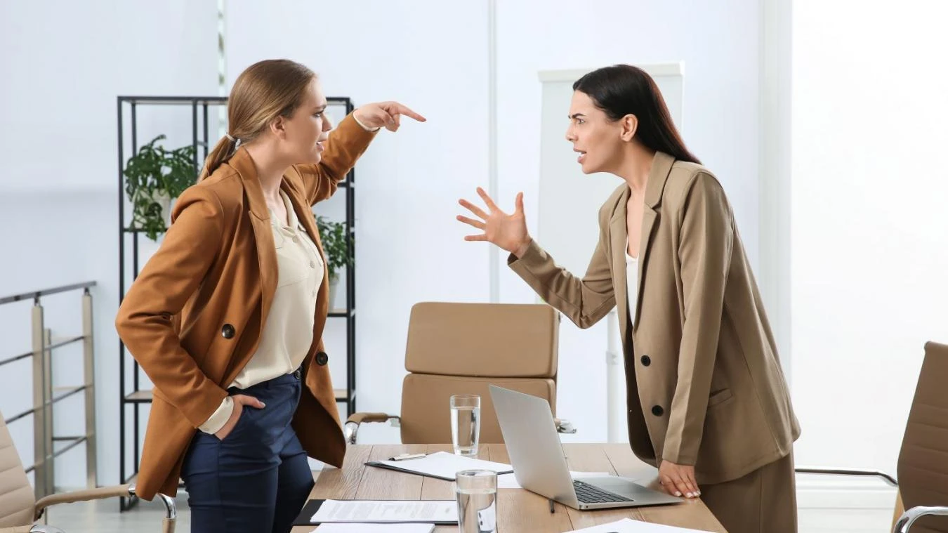 Travailler sous tension : comment gérer une ambiance toxique au bureau