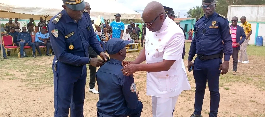 Bloléquin : 34 élèves policiers municipaux reçoivent leurs épaulettes, 28 anciens agents promus