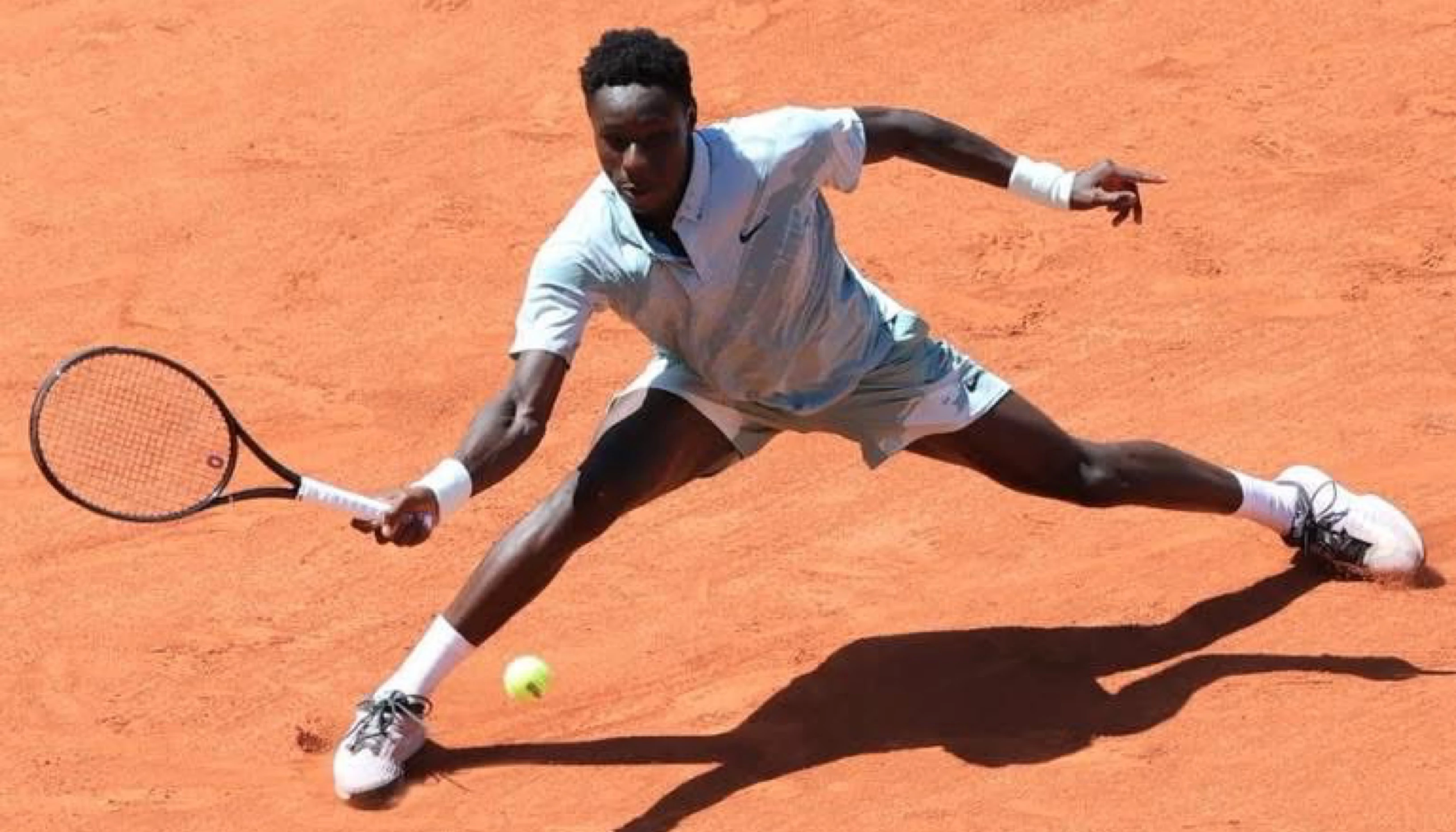 Tennis : Moïse Kouamé fait tomber l’ex-numéro 3 mondial à Roland-Garros  et entre dans l’histoire