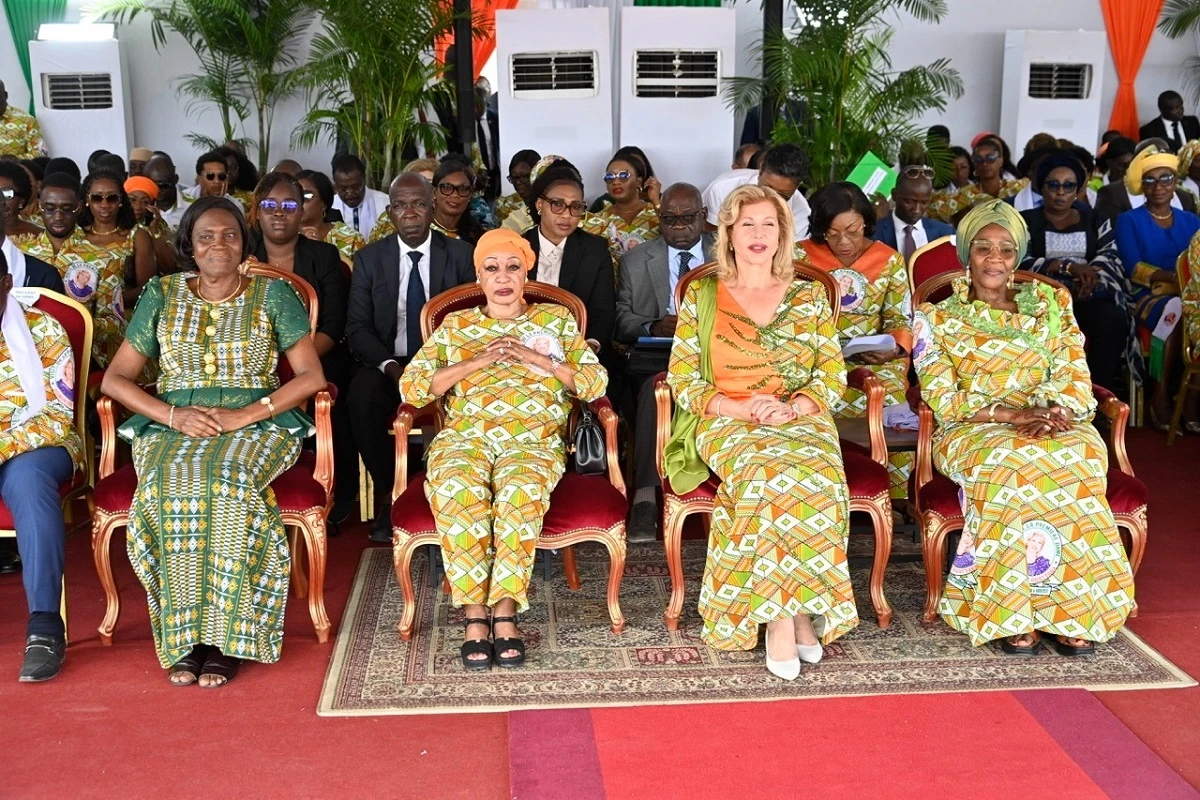Fête des Mères à Aboisso : Dominique Ouattara célère les mères avec Mmes Henriette Bédié et Simone Gbagbo