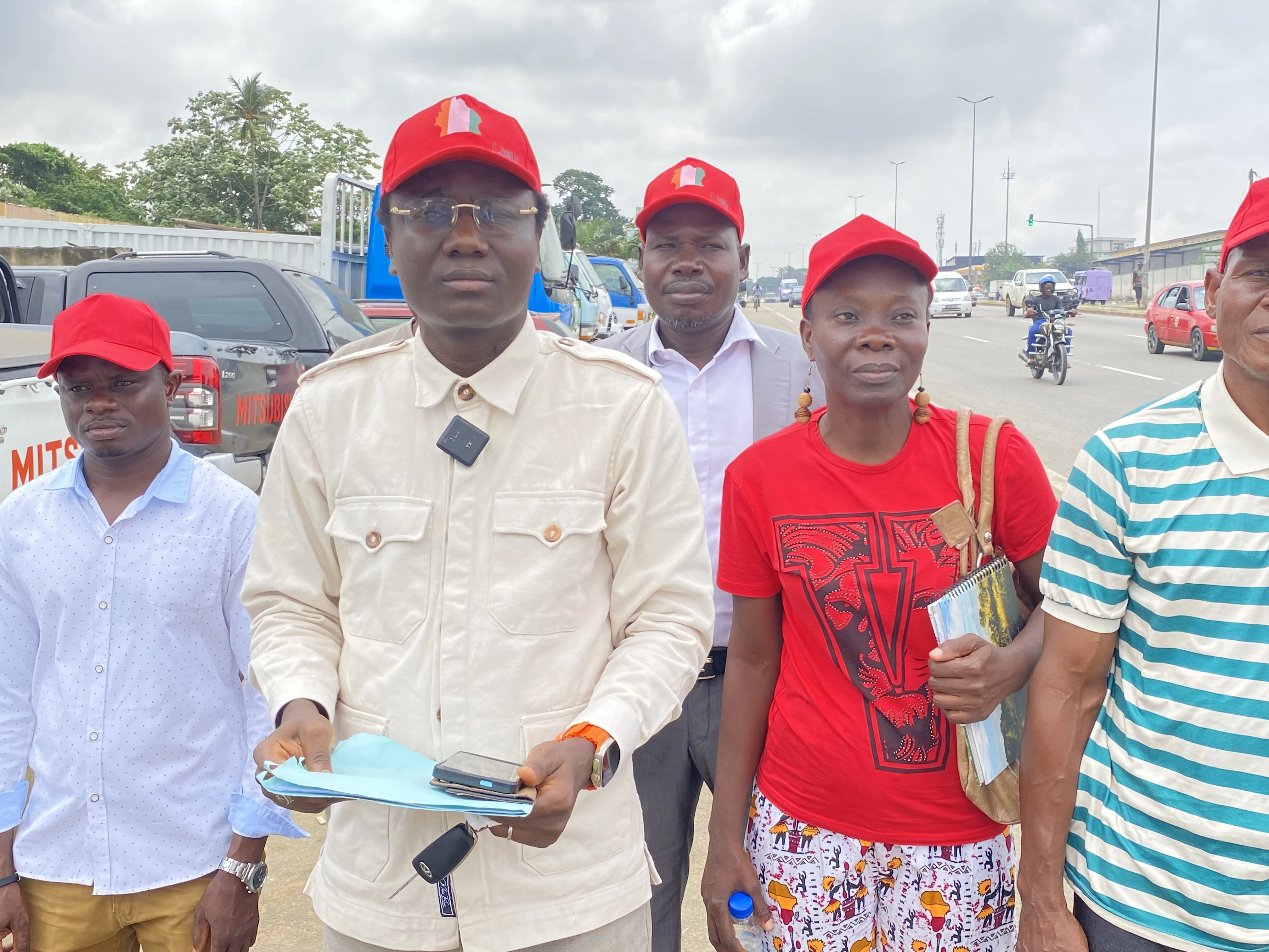 En Côte d’Ivoire les Chapeaux Rouges dénoncent des frais de 200 FCFA appliqués par Canal+