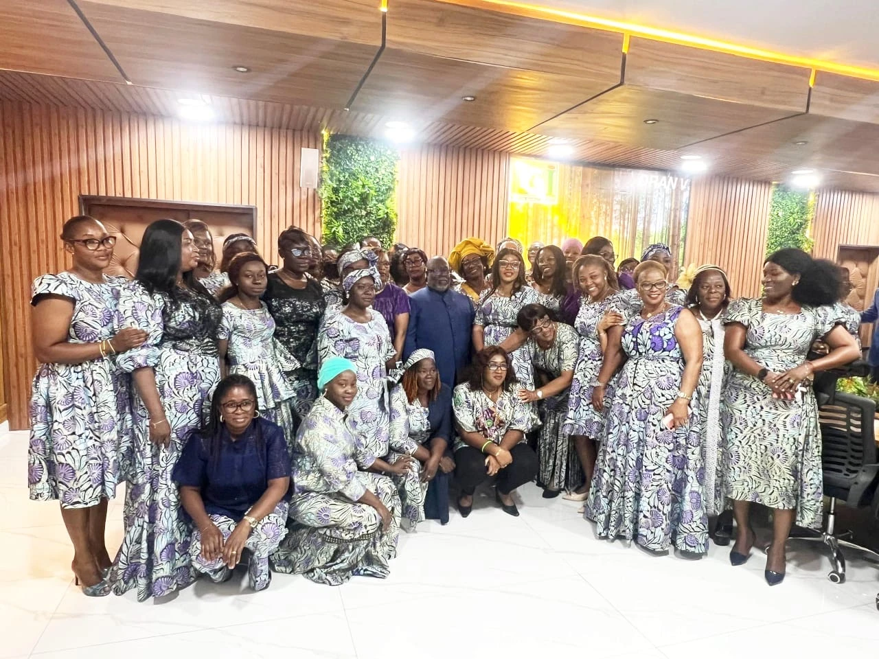 Les femmes de la Direction des Impôts Abidjan Nord V célébrées à l’occasion de la fête des mères