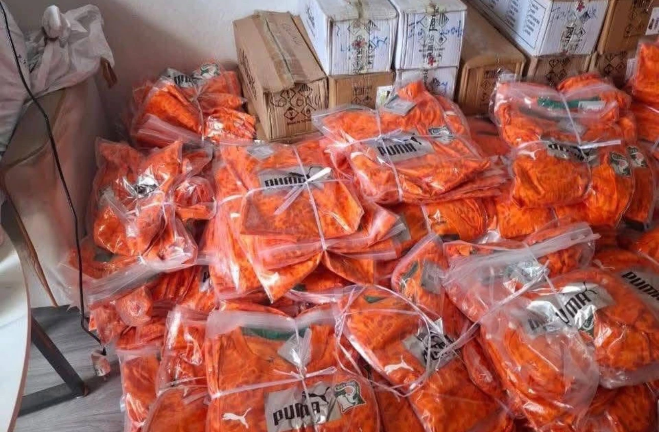 Maillots des Éléphants : 4 817 contrefaçons saisies à Adjamé par les forces de l’ordre