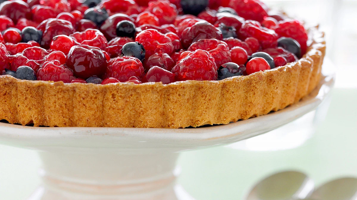 Tarte aux fruits : Le secret des pâtissiers pour une tarte aux fruits brillante et irrésistible