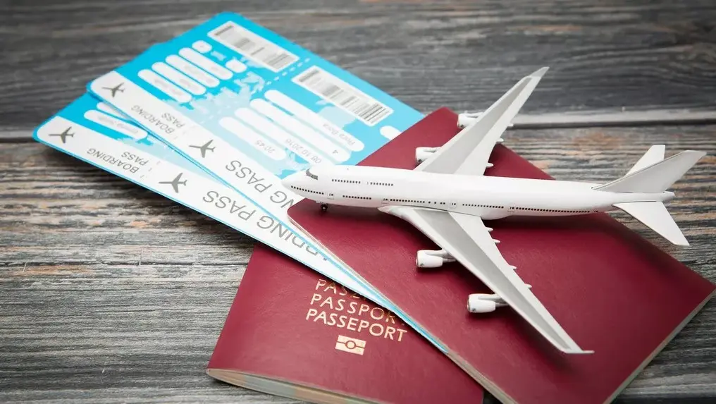 Des milliards cachés derrière les ventes de billets d’avion : ces agences de voyages risquent gros