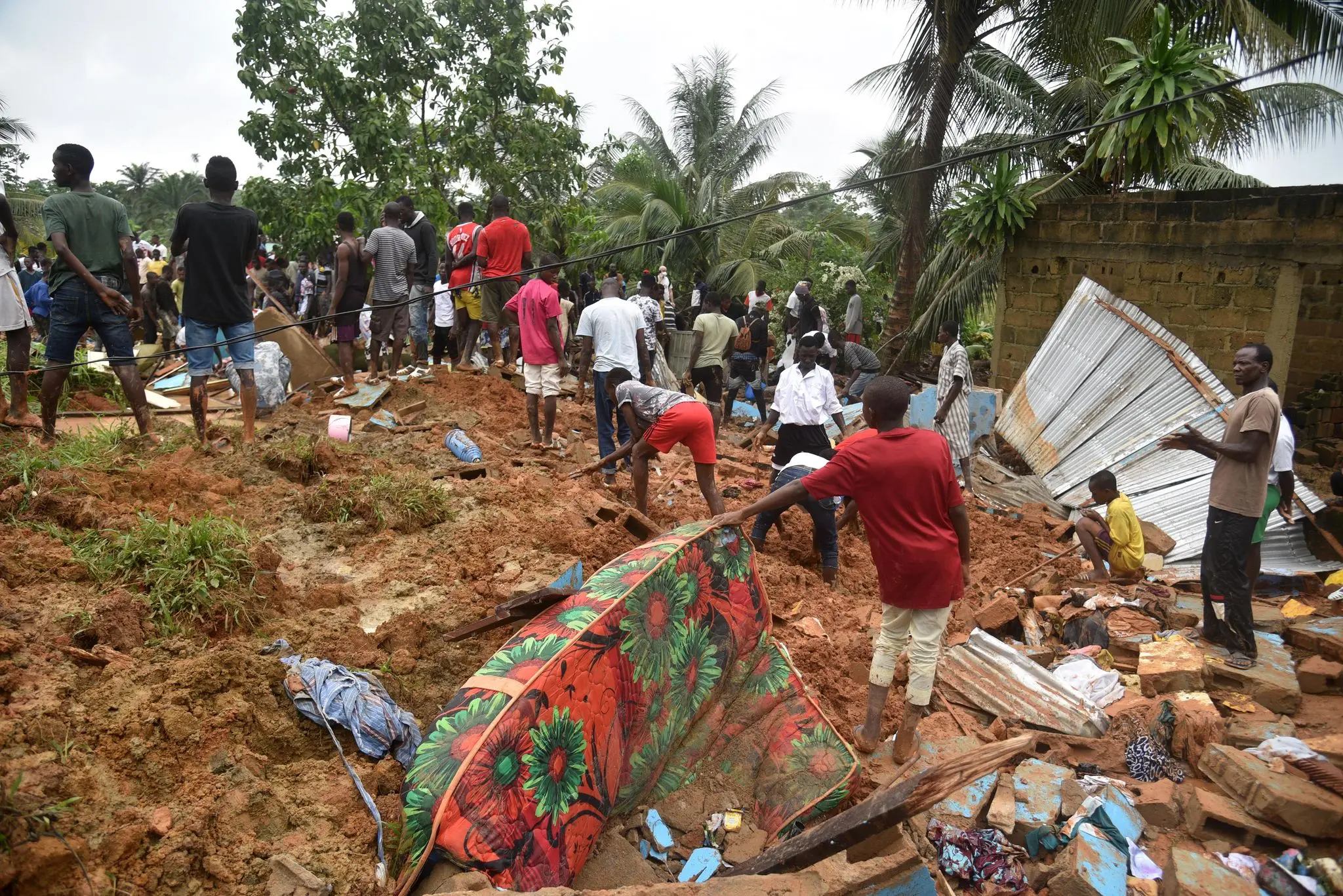 Pluies diluviennes : Lundi noir à Abidjan ! Plus d'une dizaine de morts dont 9 d'une même cour