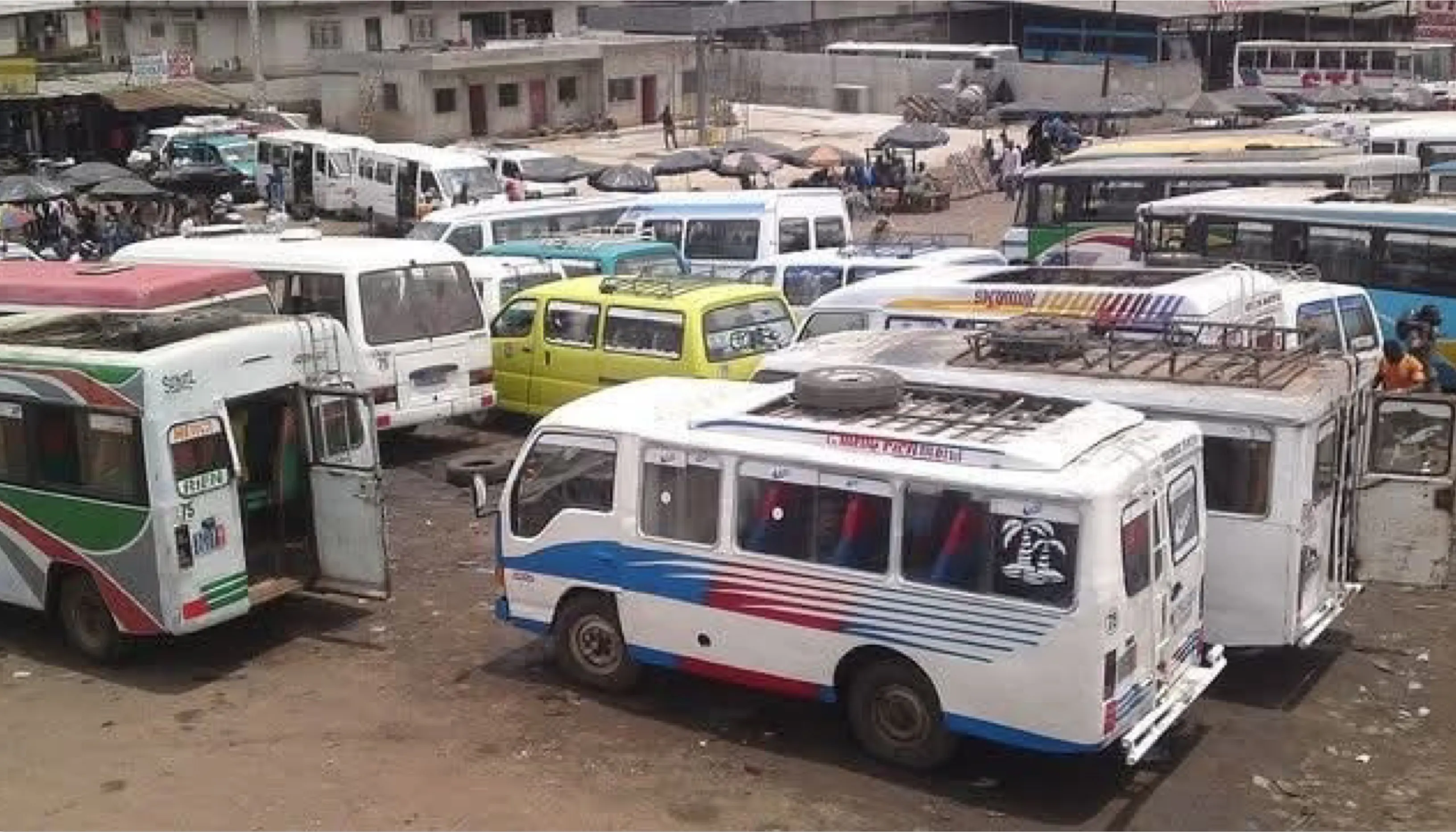 Transport urbain à Abidjan : 3 000 taxis communaux et " gbaka " bientôt renouvelés