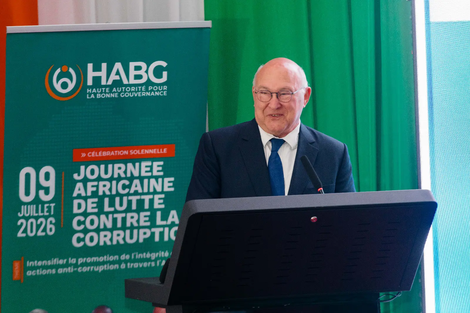 " Nul ne peut donner de leçon à l'autre, pays comme gouvernement " Michel Sapin à la JALC