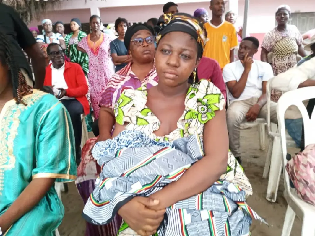 Koumassi Campement : Elle revient de la maternité et découvre sa maison détruite, une ONG prend en charge son bébé