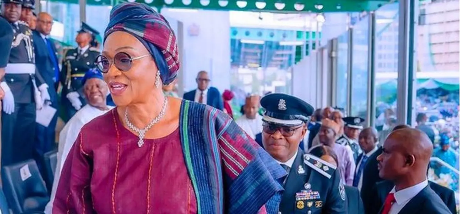 Nigeria: face à leur train de vie, la Première dame interpelle les célébrités « pensez aux pauvres»