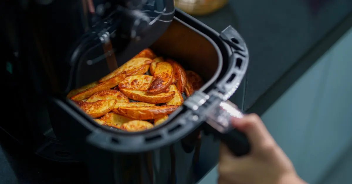 Dessert aux pêches : L’astuce de l’airfryer qui fait toute la différence
