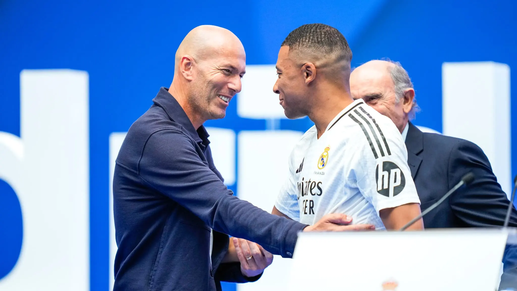 Zidane succèdera à Deschamps : La FFF finalise l'arrivée du nouveau coach des Bleus