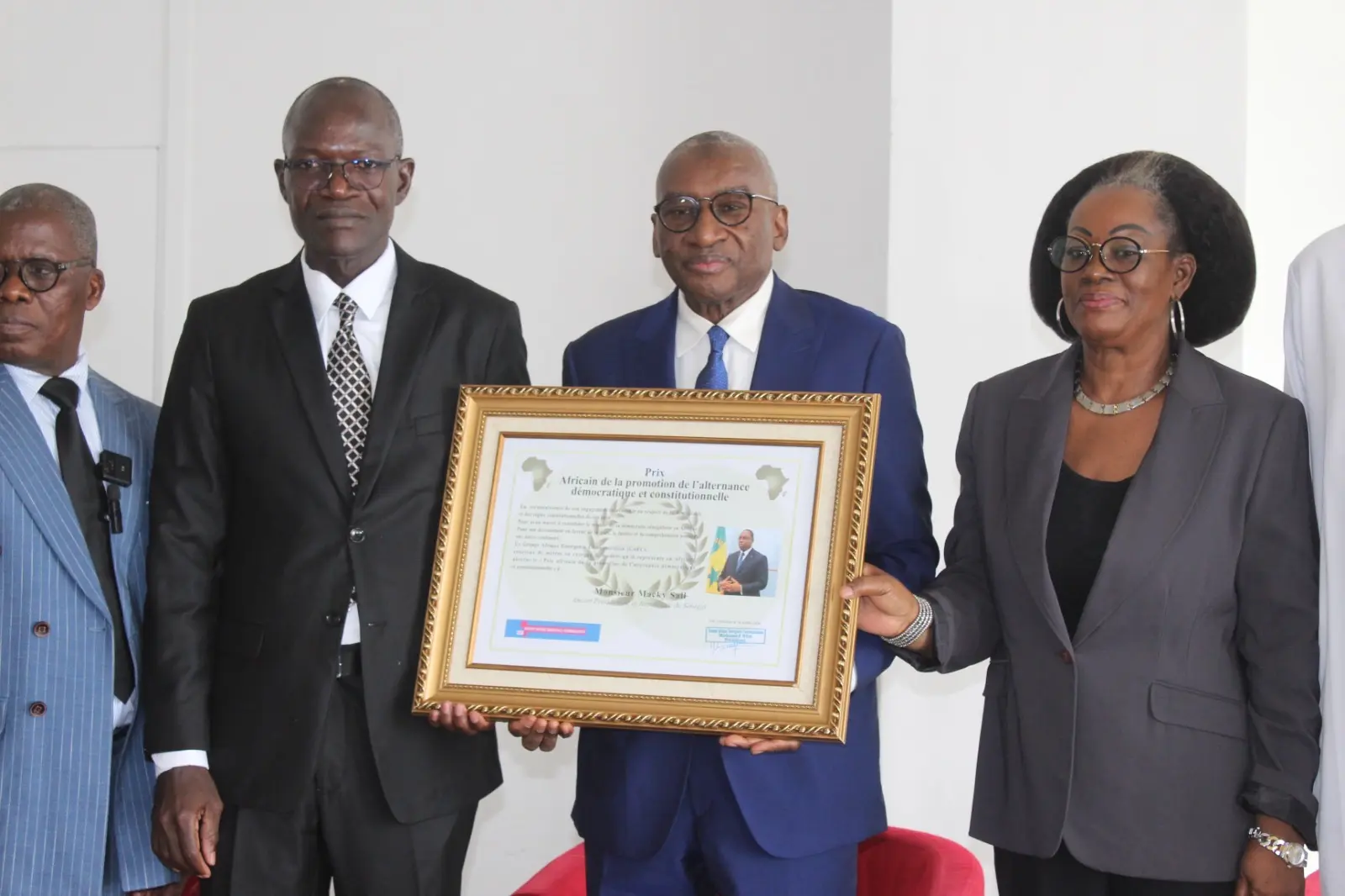 Abidjan : L'ancien président sénégalais Macky Sall, reçoit une double distinction