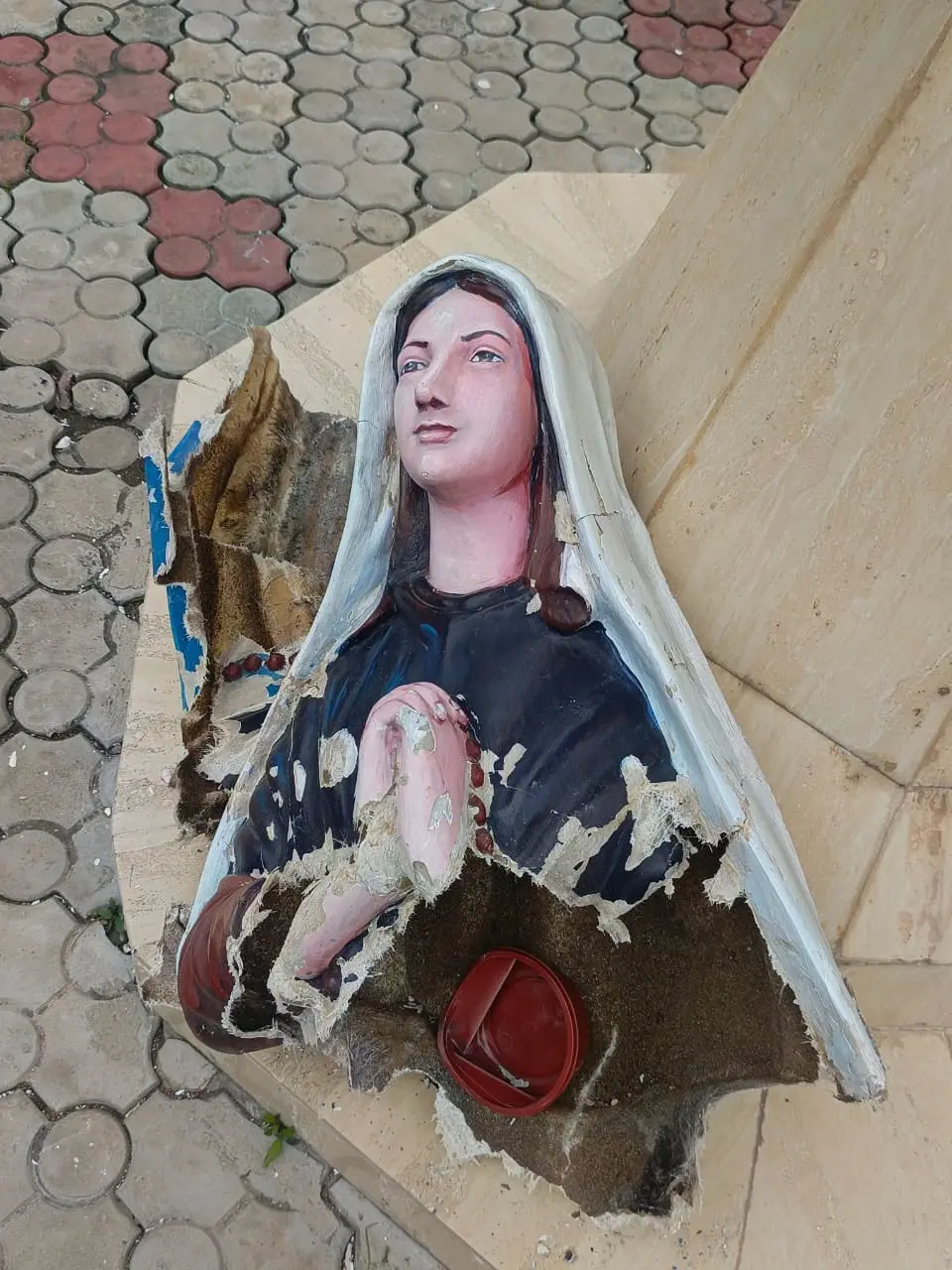 Marcory : 2 individus munis d’une hache détruisent la statue de la Paroisse Sainte Bernadette, un interpellé