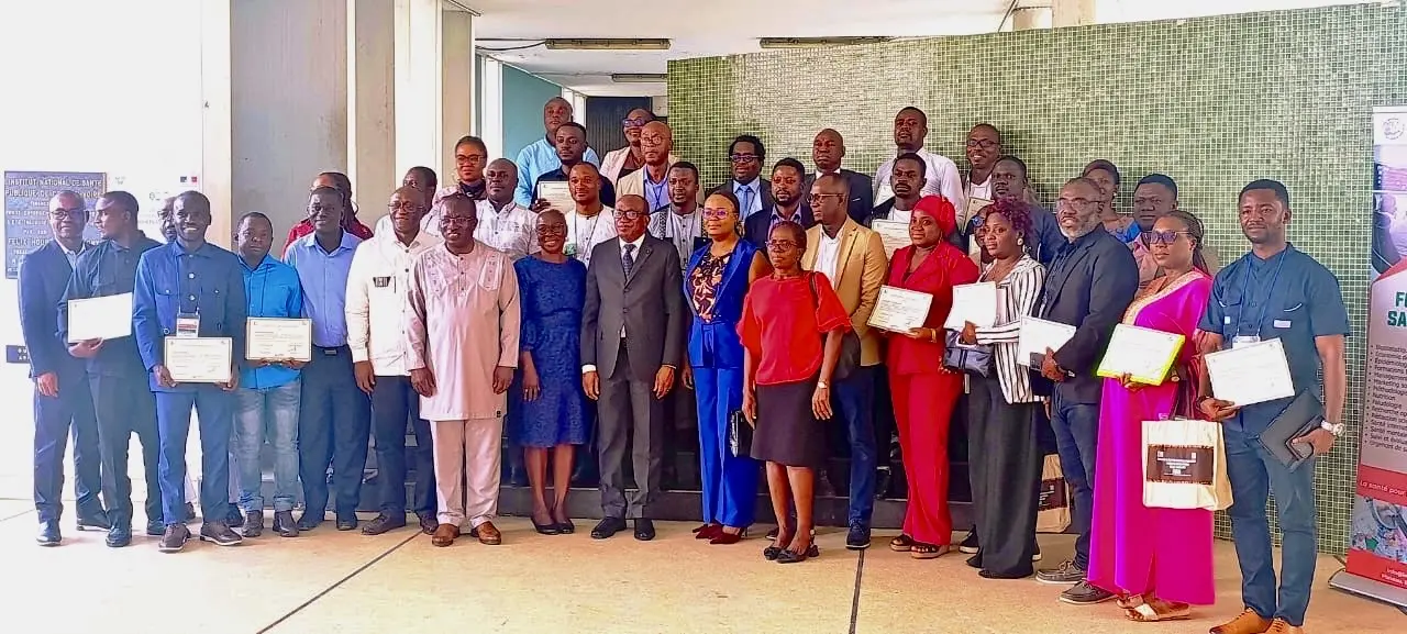 Côte d’Ivoire : 27 professionnels reçoivent leur certification en suivi-évaluation des programmes de santé