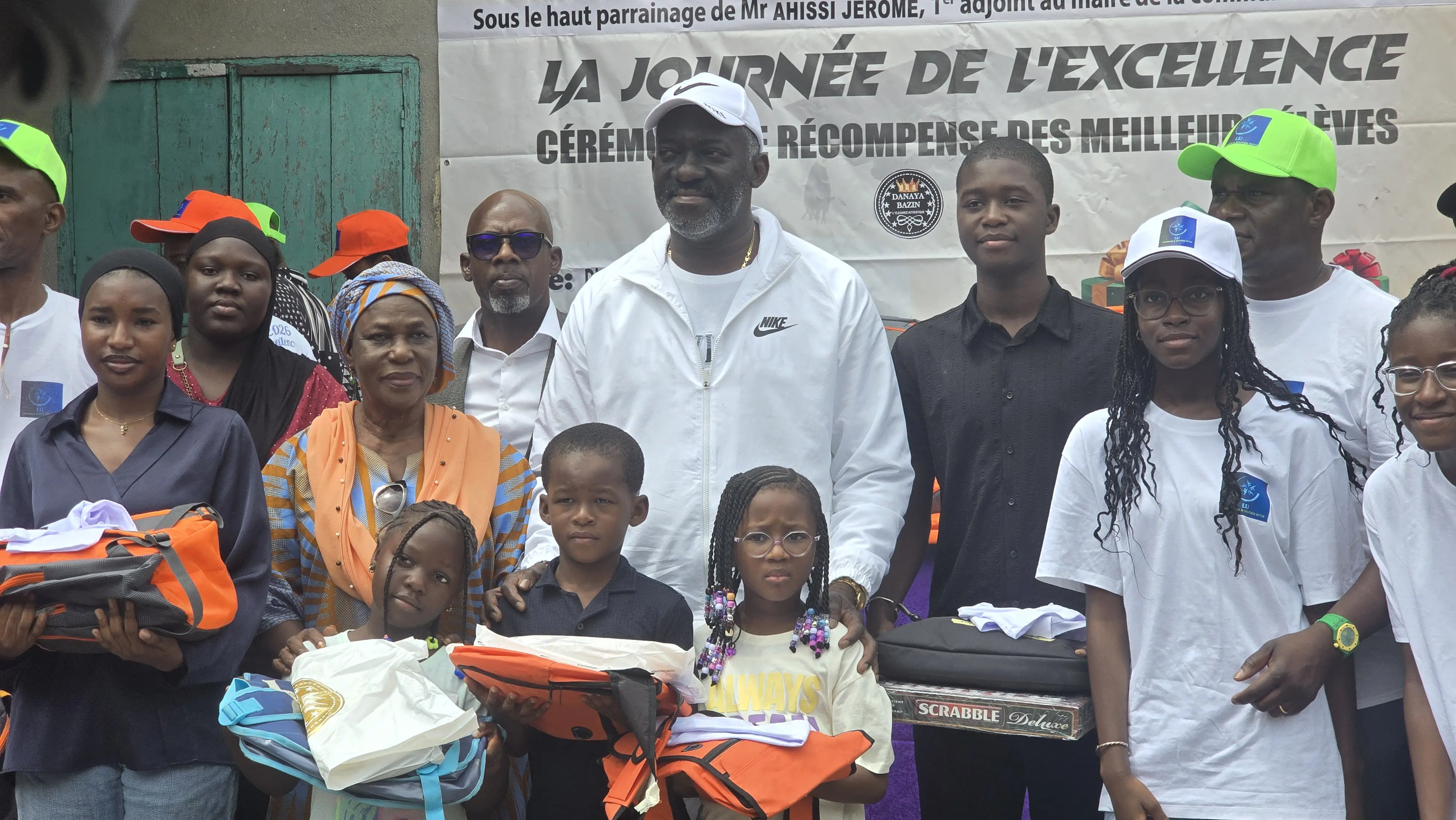 Don de l'Association ESI : Des ivoiriens de la diaspora récompensent l'excellence scolaire à Treichville