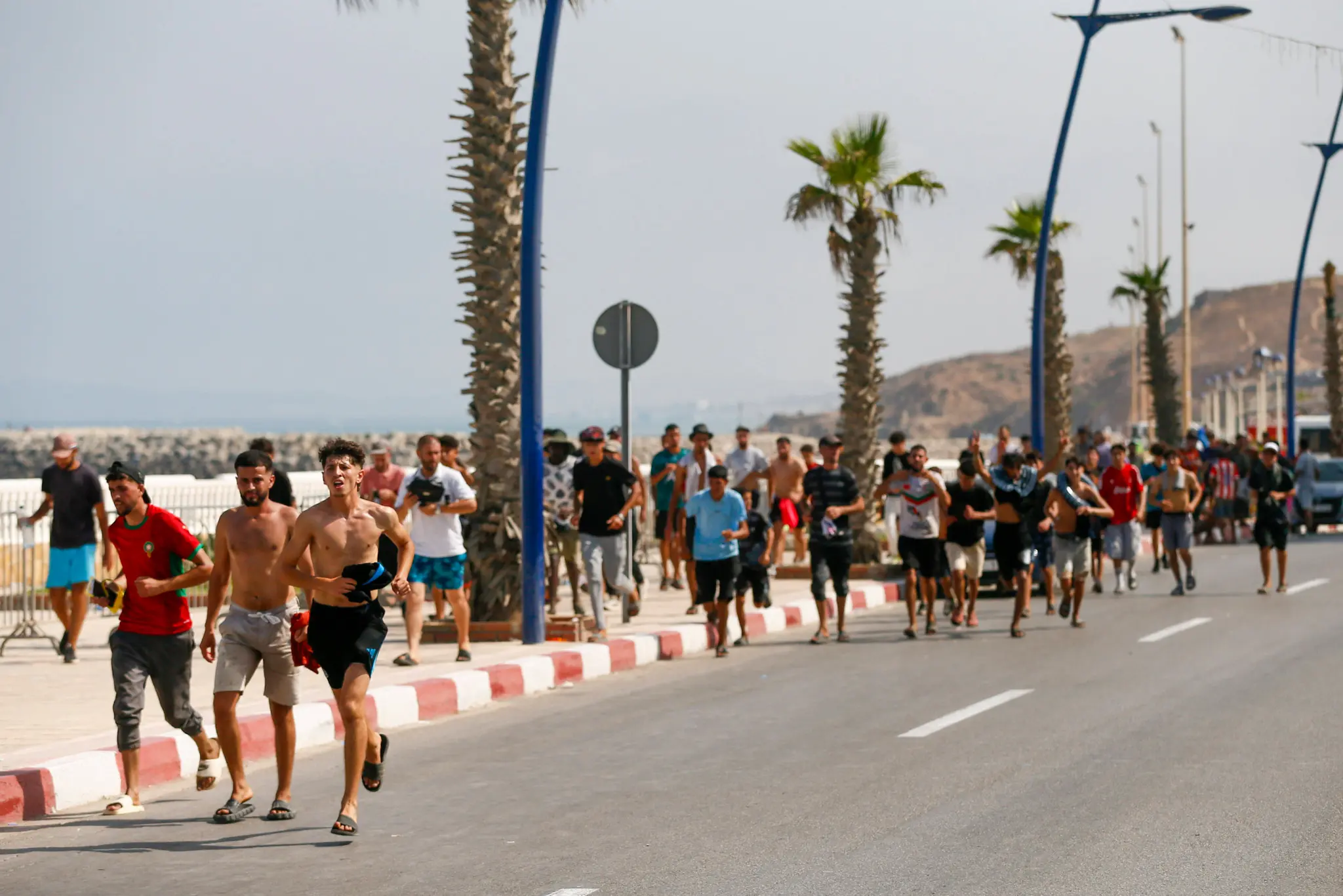 Ceuta, l'enclave espagnole submergée : 49 000 traversées en un jour