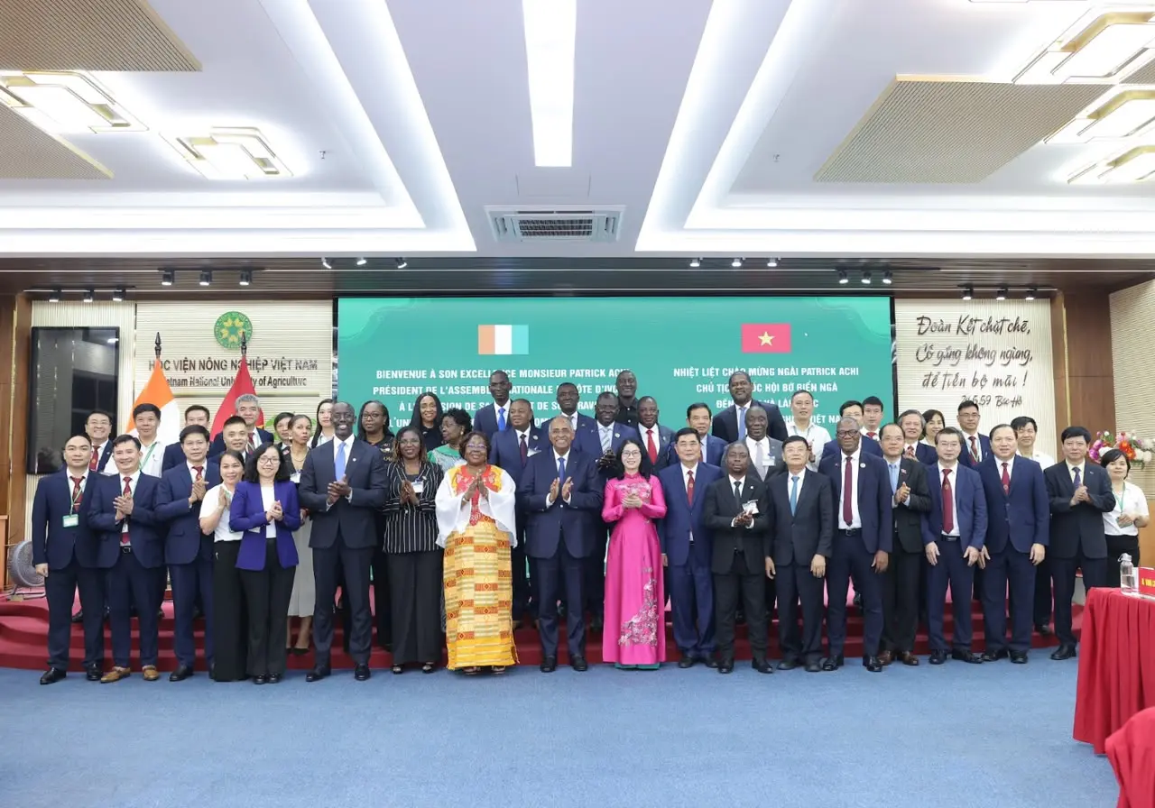 Cooperation: A Delegation of Ivorian Parliamentarians Immerses in Vietnam's Agricultural Model