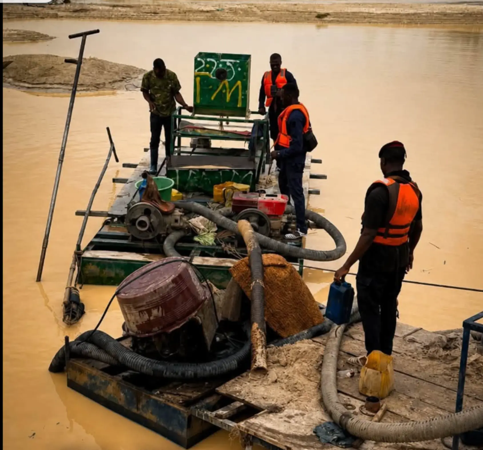 Illegal Gold Panning: The Gendarmerie Legion of Abengourou Destroys 109 Dredges and Arrests Three Individuals