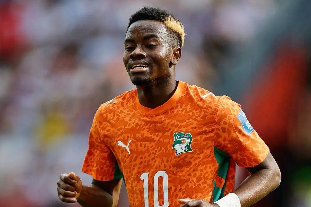 Transfer Market: Ajax Negotiates with Sunderland for a Loan with Purchase Option for Simon Adingra