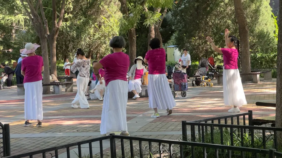 Guangchangwu : À Pékin, les vieux dansent encore, du matin jusqu’au cœur de la nuit
