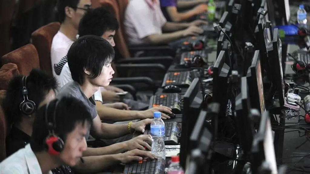 Artificial Intelligence: China shifts from challenger to rule-maker